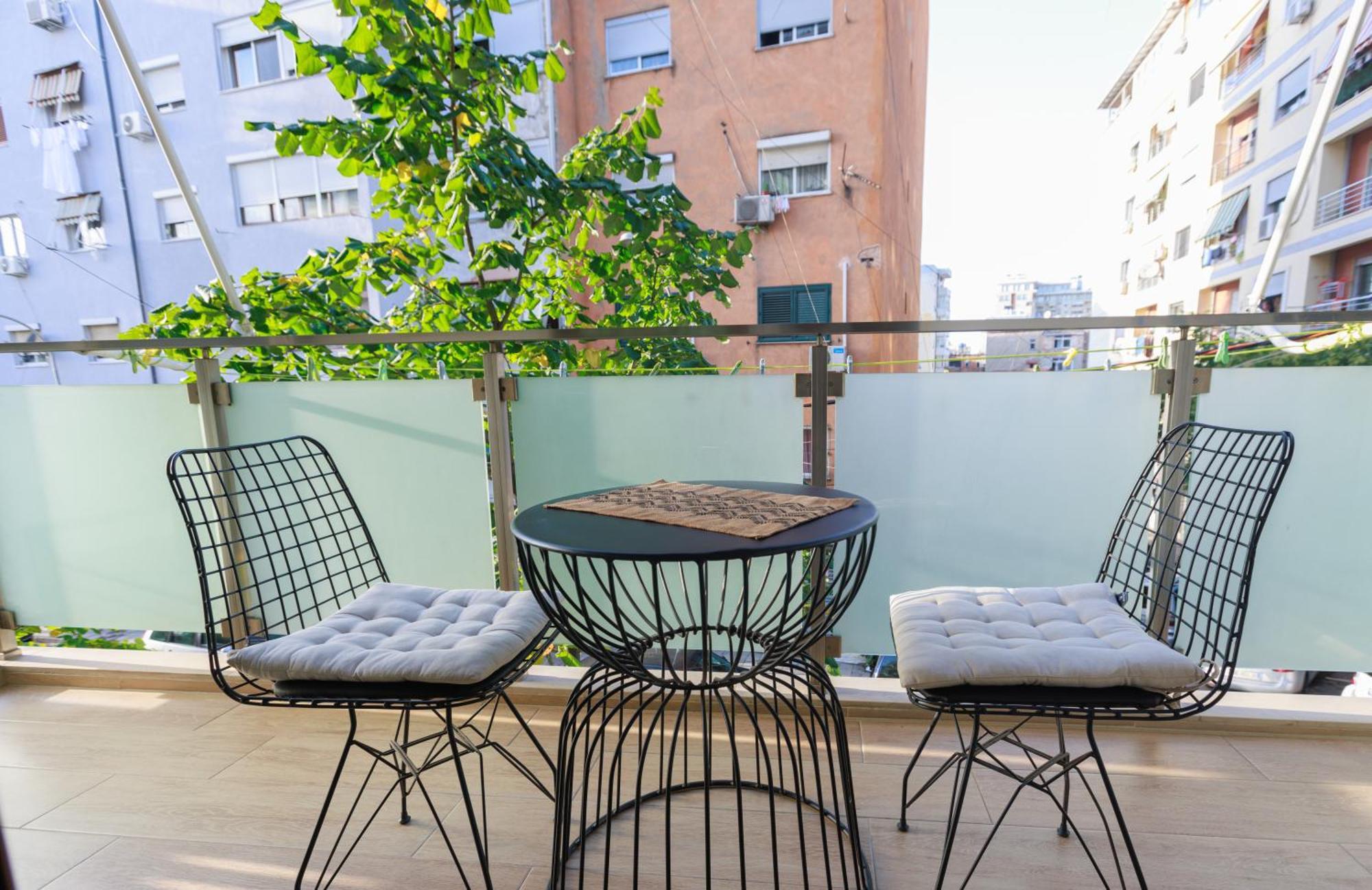 Syncron Apartments In The Center Of Tirana Bagian luar foto