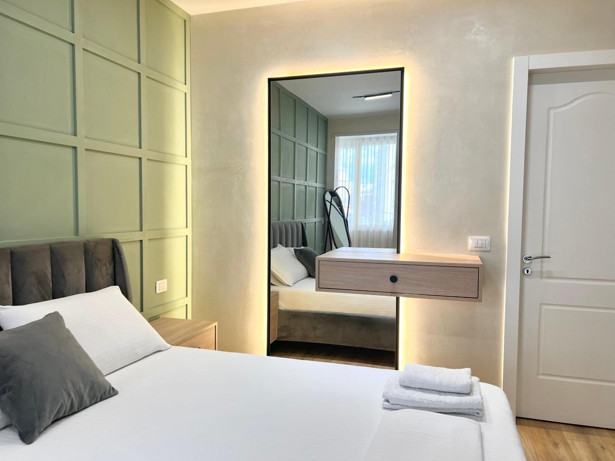 Syncron Apartments In The Center Of Tirana Bagian luar foto