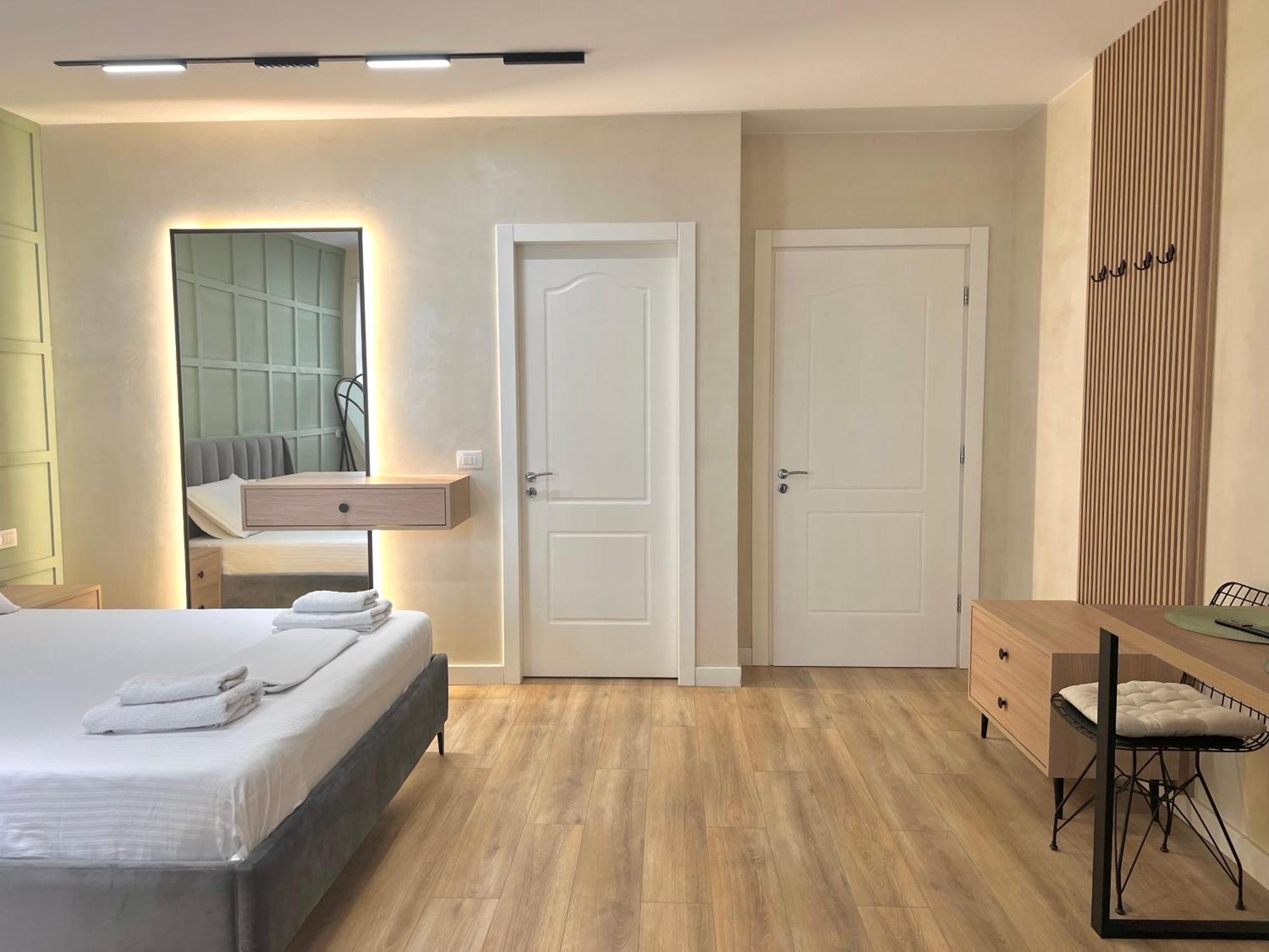 Syncron Apartments In The Center Of Tirana Bagian luar foto