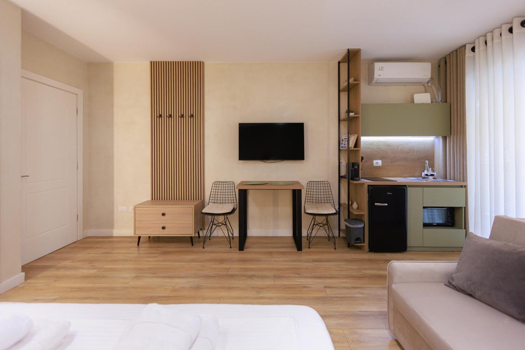 Syncron Apartments In The Center Of Tirana Bagian luar foto