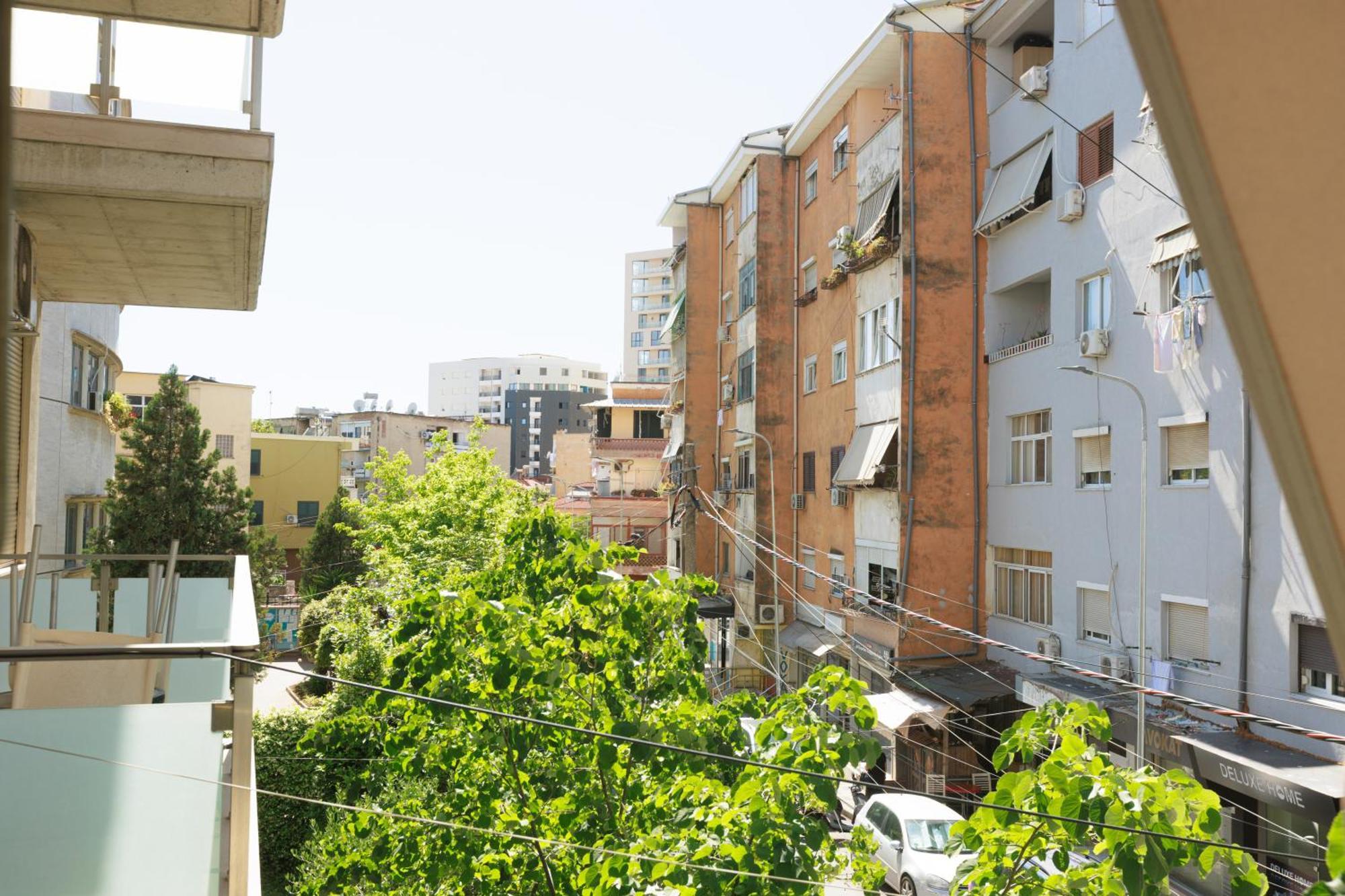Syncron Apartments In The Center Of Tirana Bagian luar foto