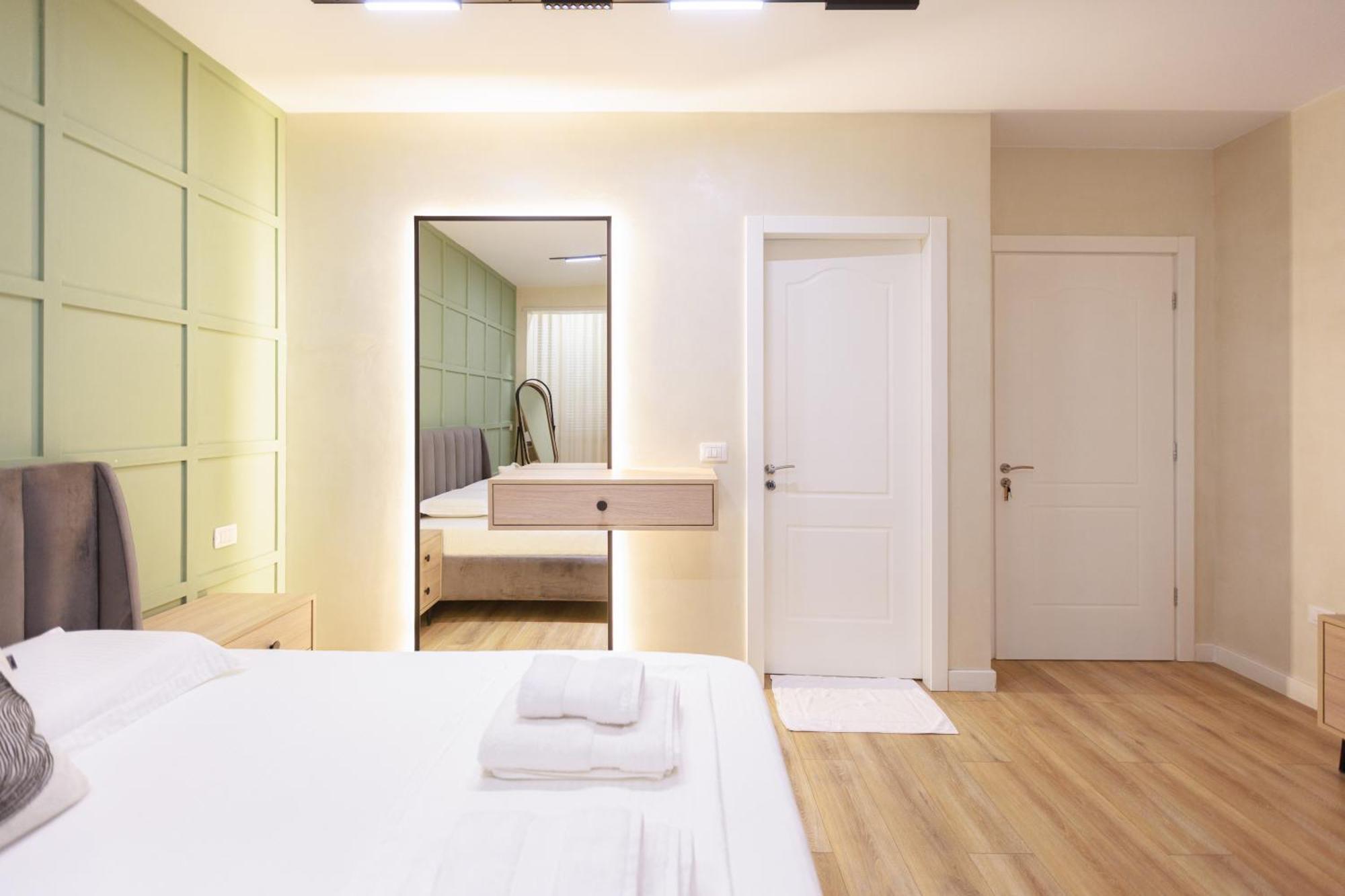 Syncron Apartments In The Center Of Tirana Bagian luar foto