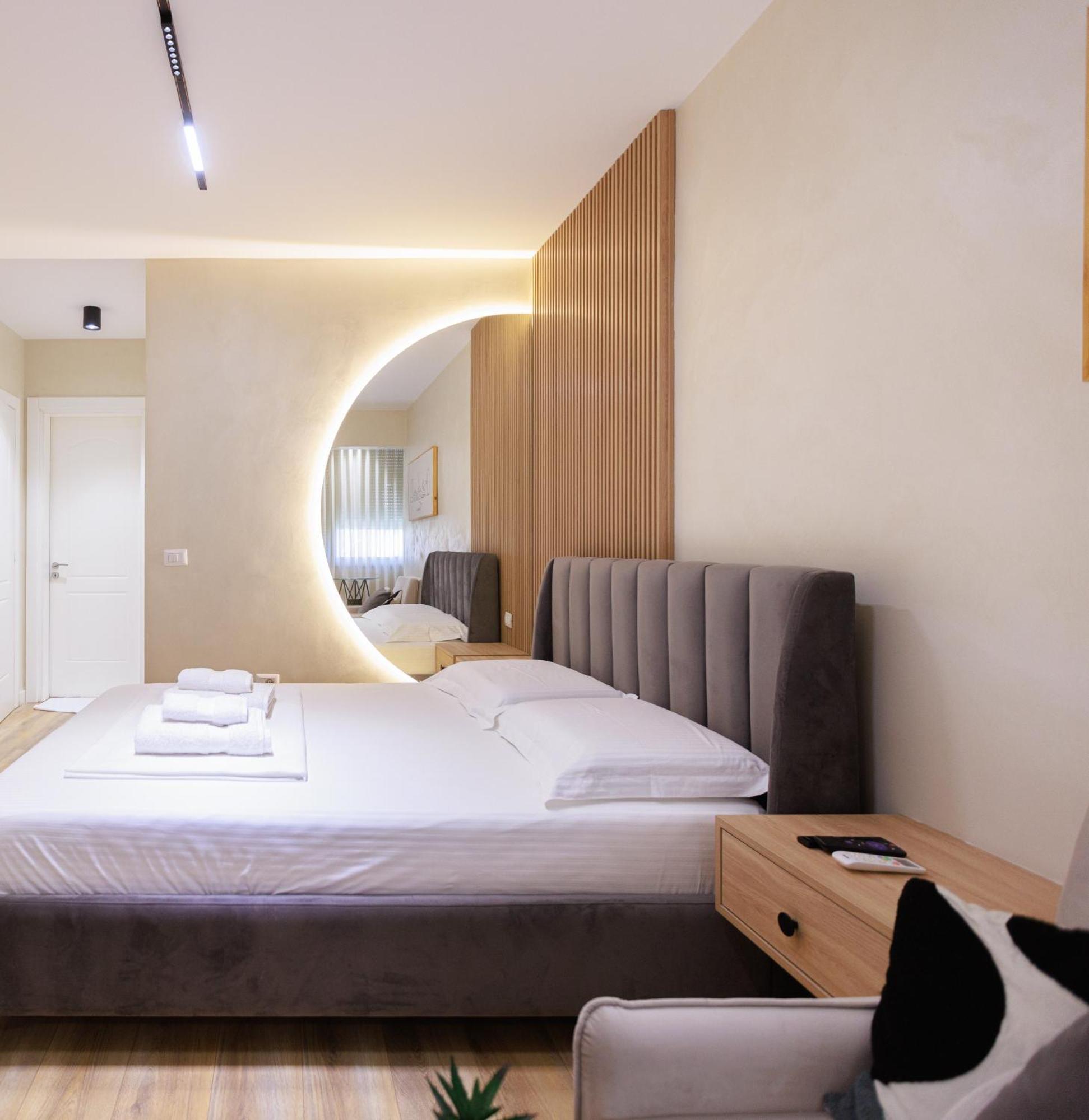 Syncron Apartments In The Center Of Tirana Bagian luar foto